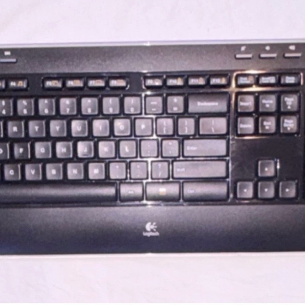 Logitech K520 Wireless Standard Keyboard Black Enhanced Function Keys